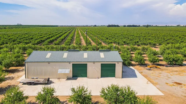 a view of a yard with a outdoor space
