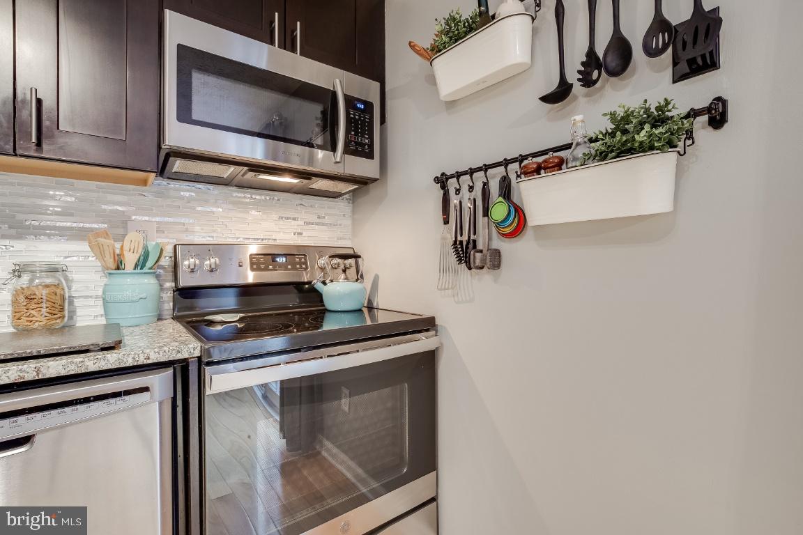 8280 Wold Den Court Springfield, VA 22153 - Photo 6 of 38
