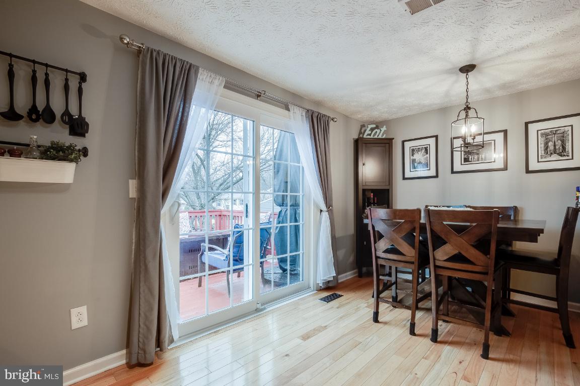 8280 Wold Den Court Springfield, VA 22153 - Photo 10 of 38