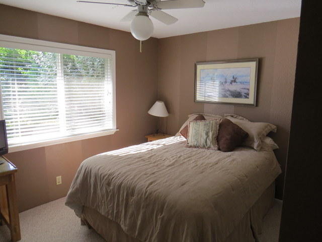 17410 Bowman Road Cottonwood, CA 96022 - Photo 7 of 24 a bedroom with a bed and a window
