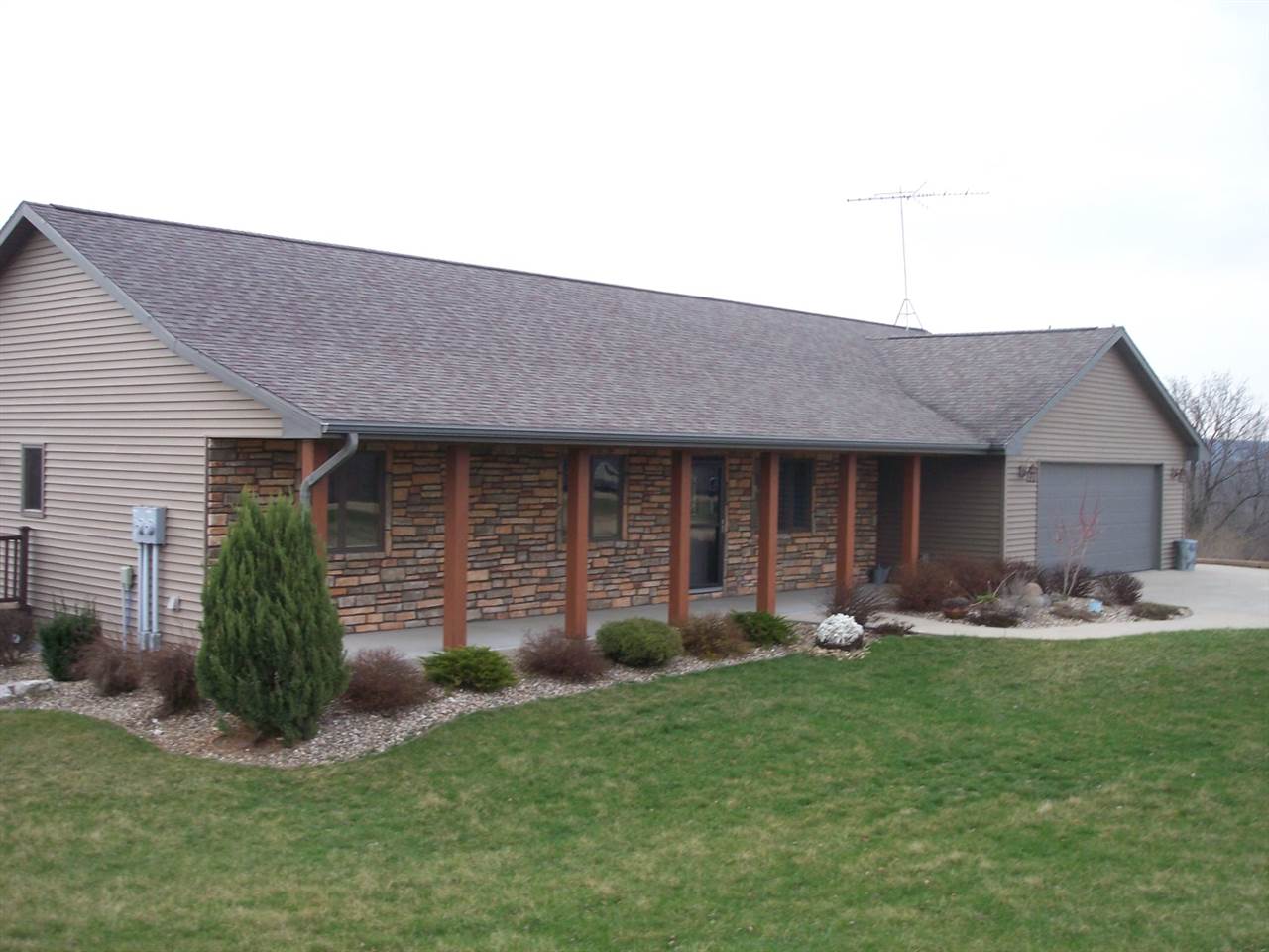 386 Estes Ridge Trail Guttenberg, IA 52052 - Photo 1 of 9 Gallery Image 1