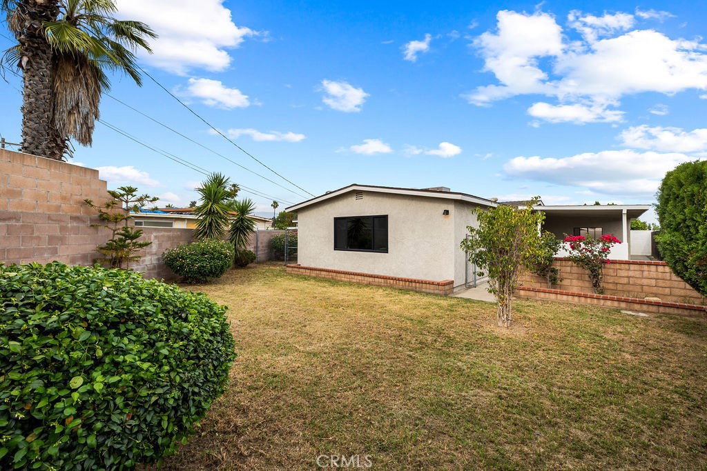 249 Alru Street Rialto, CA 92376 - Photo 24 of 33 Additional backyard angle showing usable space