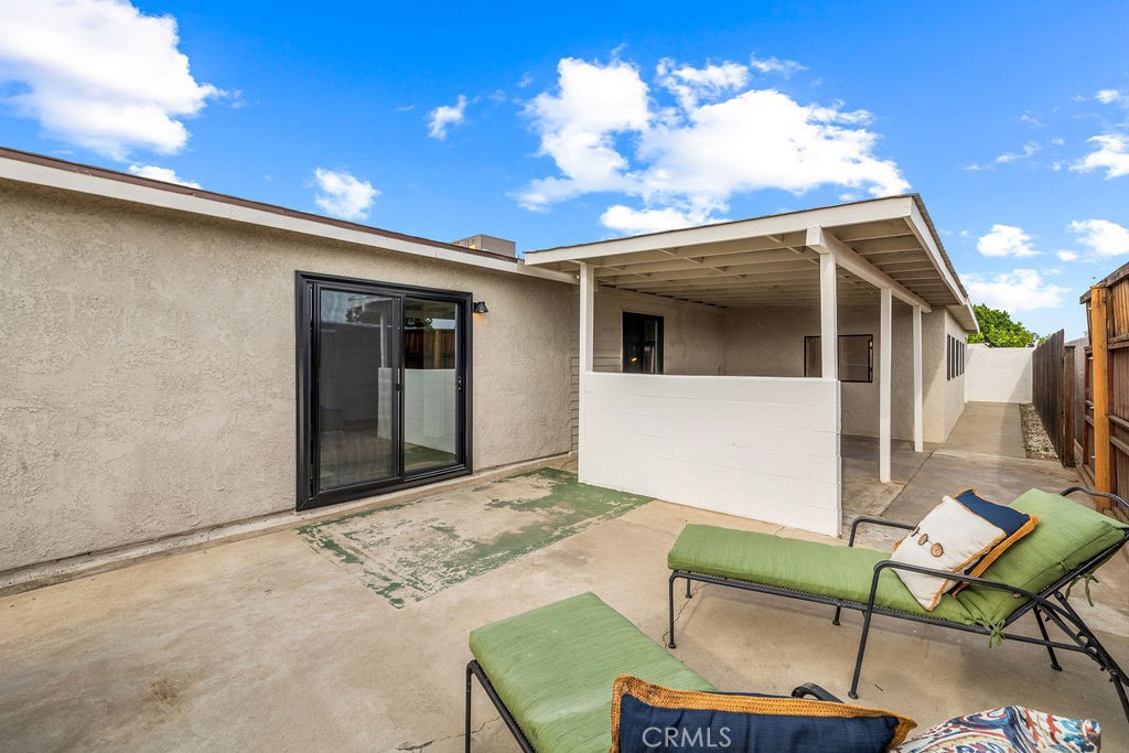 249 Alru Street Rialto, CA 92376 - Photo 25 of 33 Covered patio area for outdoor seating