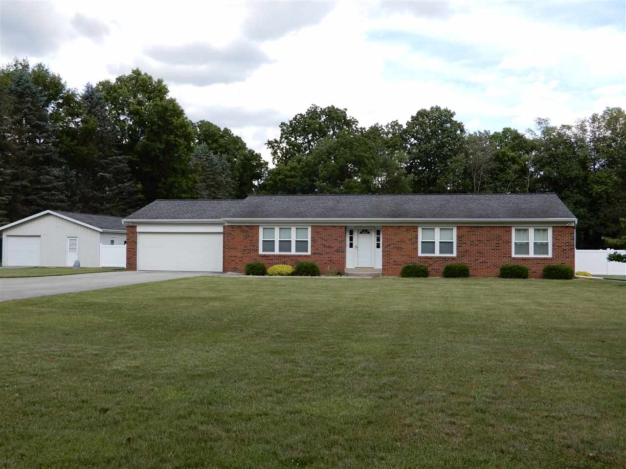 64788 Oak Road South Bend, IN 46614 - Photo 2 of 34 Gallery Image 2