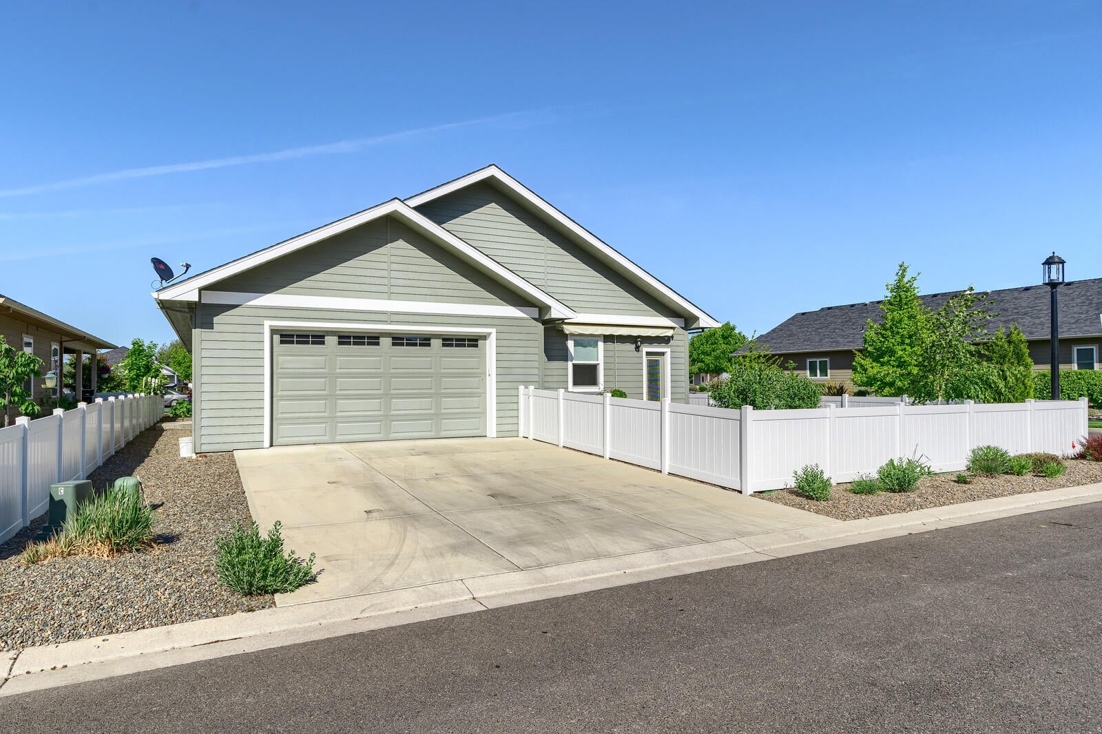 1405 North Haskell Street Central Point, OR 97502 - Photo 28 of 37 32-Rear of Home