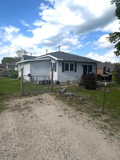 324 4th Street Blanchard, MI 49310 - Photo 8 of 27 IMG_8633