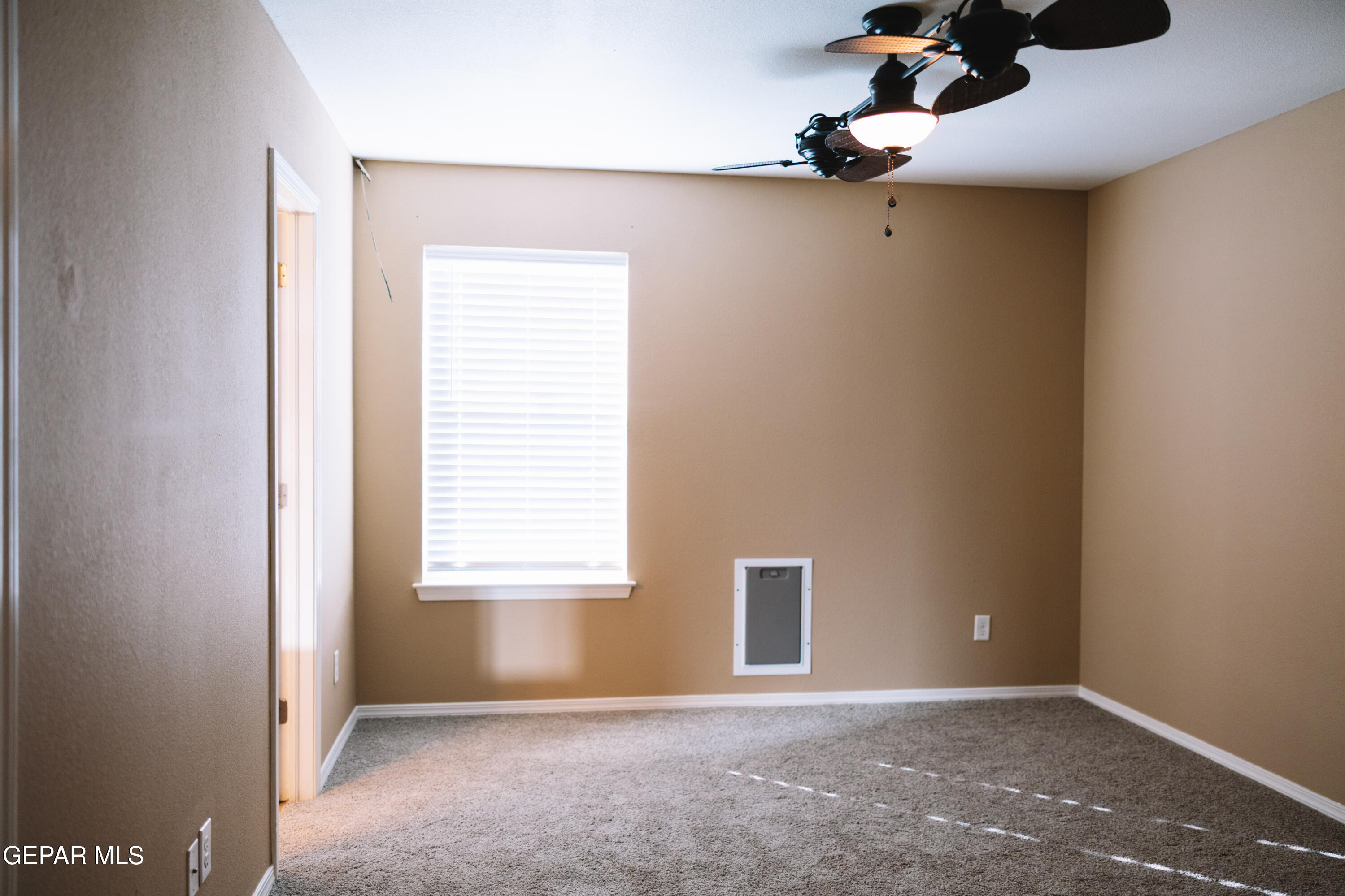 6824 Inca Dove El Paso, TX 79911 - Photo 8 of 18 an empty room with windows