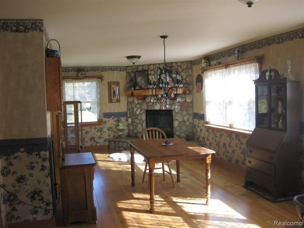 4450 Dutcher Road Howell, MI 48843 - Photo 9 of 25 Dining Room.jpg