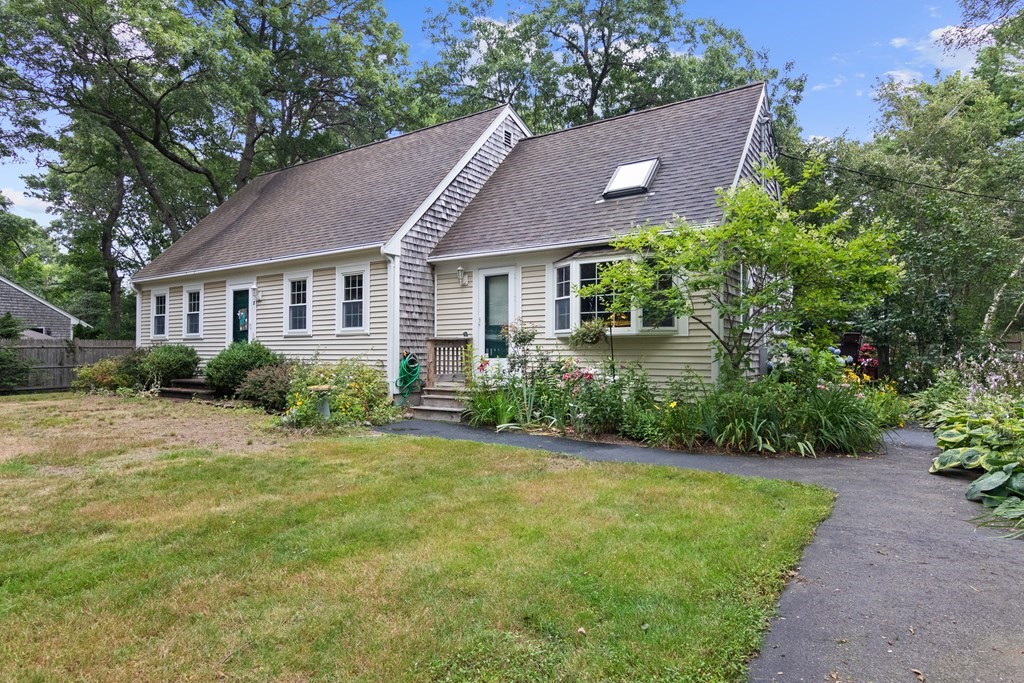 8 Raspberry Lane Barnstable, MA 02648 - Photo 3 of 26 Gallery Image 3