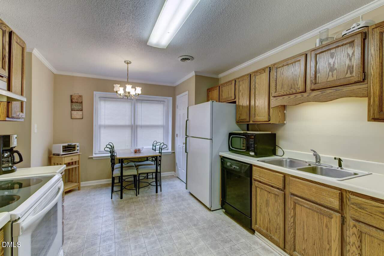 4604 Jacqueline Lane Raleigh, NC 27616 - Photo 6 of 24 JacquelineEatIn