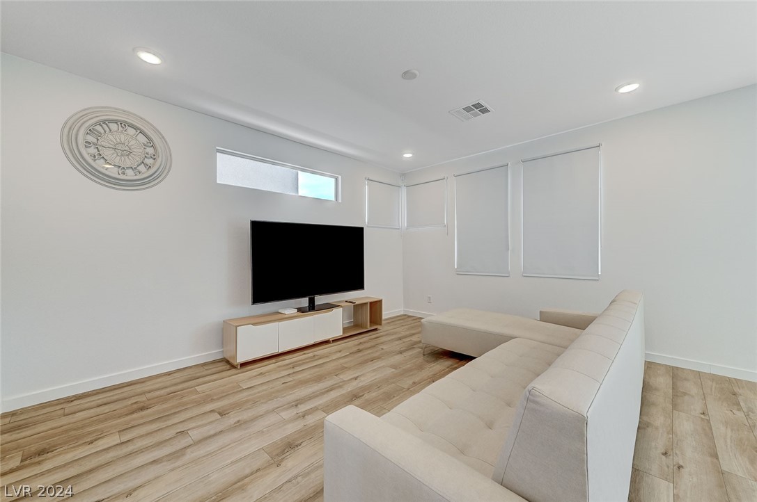 705 Everett Ridge Avenue North Las Vegas, NV 89084 - Photo 11 of 57