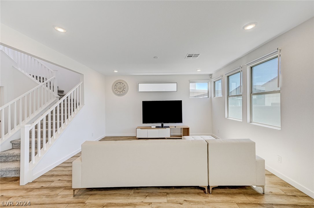 705 Everett Ridge Avenue North Las Vegas, NV 89084 - Photo 7 of 57