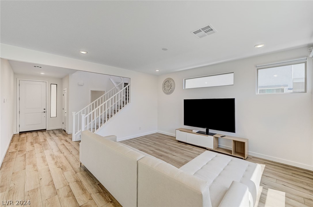 705 Everett Ridge Avenue North Las Vegas, NV 89084 - Photo 8 of 57