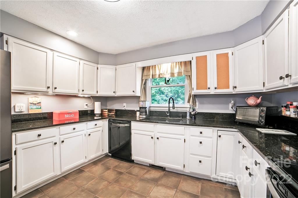 94 Morgan Branch Estate Road Candler, NC 28715 - Photo 18 of 37 Gallery Image 18