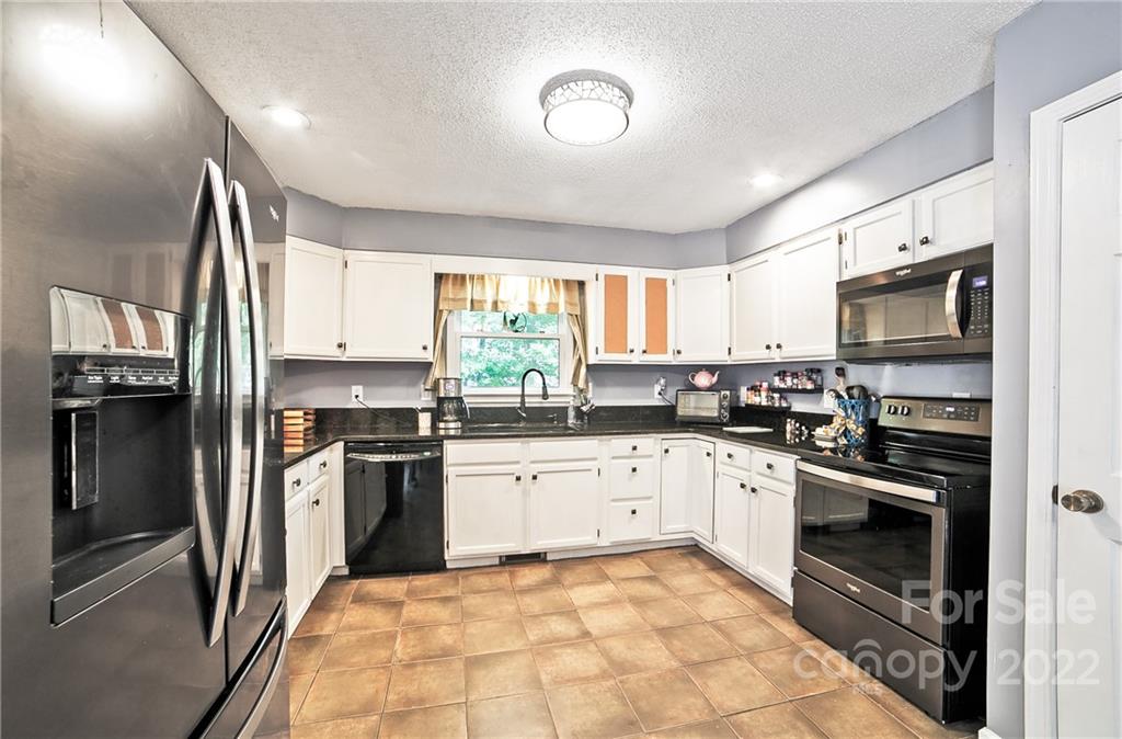 94 Morgan Branch Estate Road Candler, NC 28715 - Photo 19 of 37 Gallery Image 19