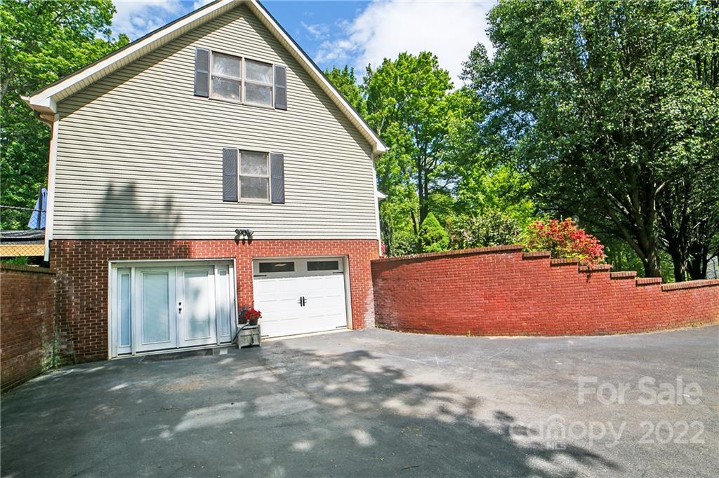 94 Morgan Branch Estate Road Candler, NC 28715 - Photo 4 of 37 Gallery Image 4