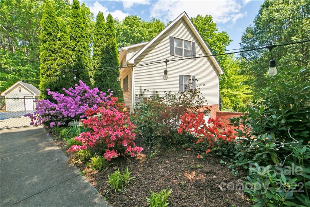 94 Morgan Branch Estate Road Candler, NC 28715 - Photo 5 of 37 Gallery Image 5