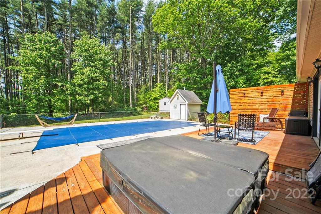 94 Morgan Branch Estate Road Candler, NC 28715 - Photo 7 of 37 Gallery Image 7