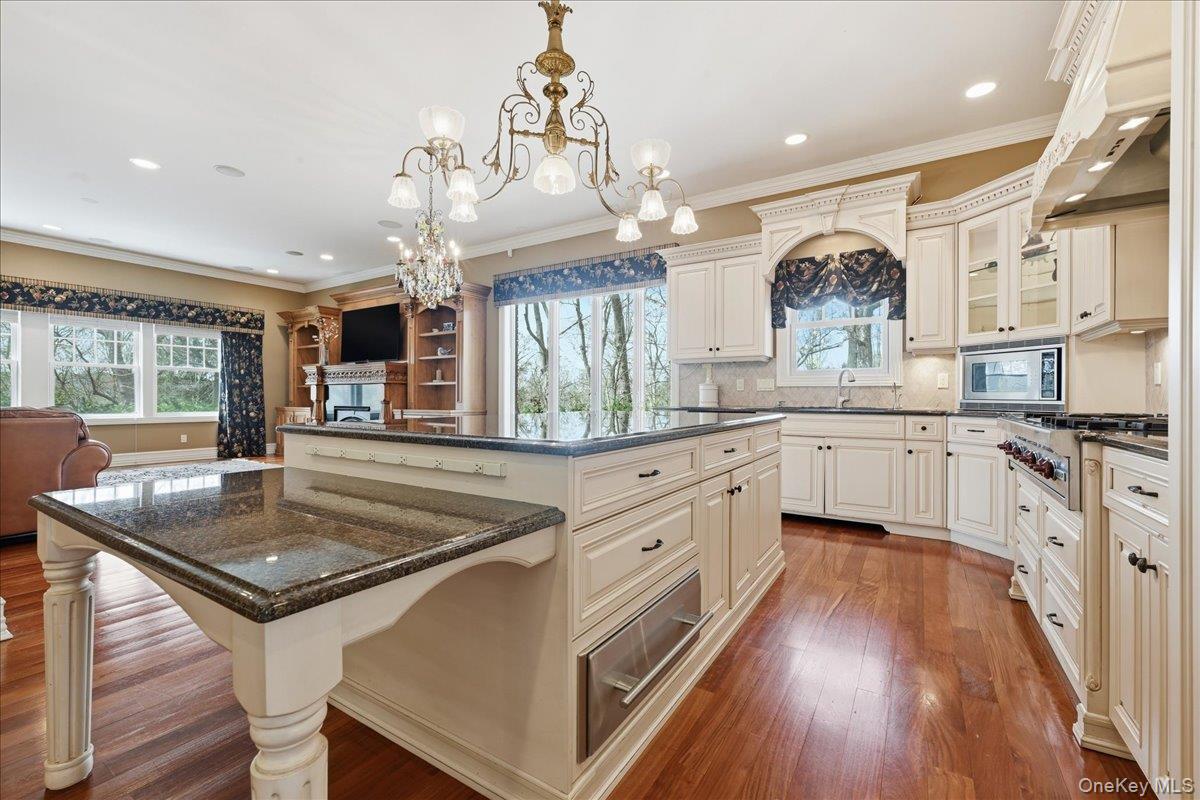 60 Harbor Road St. James, NY 11780 - Photo 13 of 46 Gourmet Kitchen