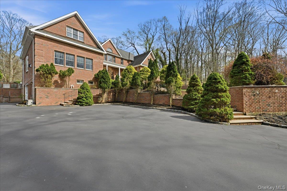 60 Harbor Road St. James, NY 11780 - Photo 4 of 46 Driveway
