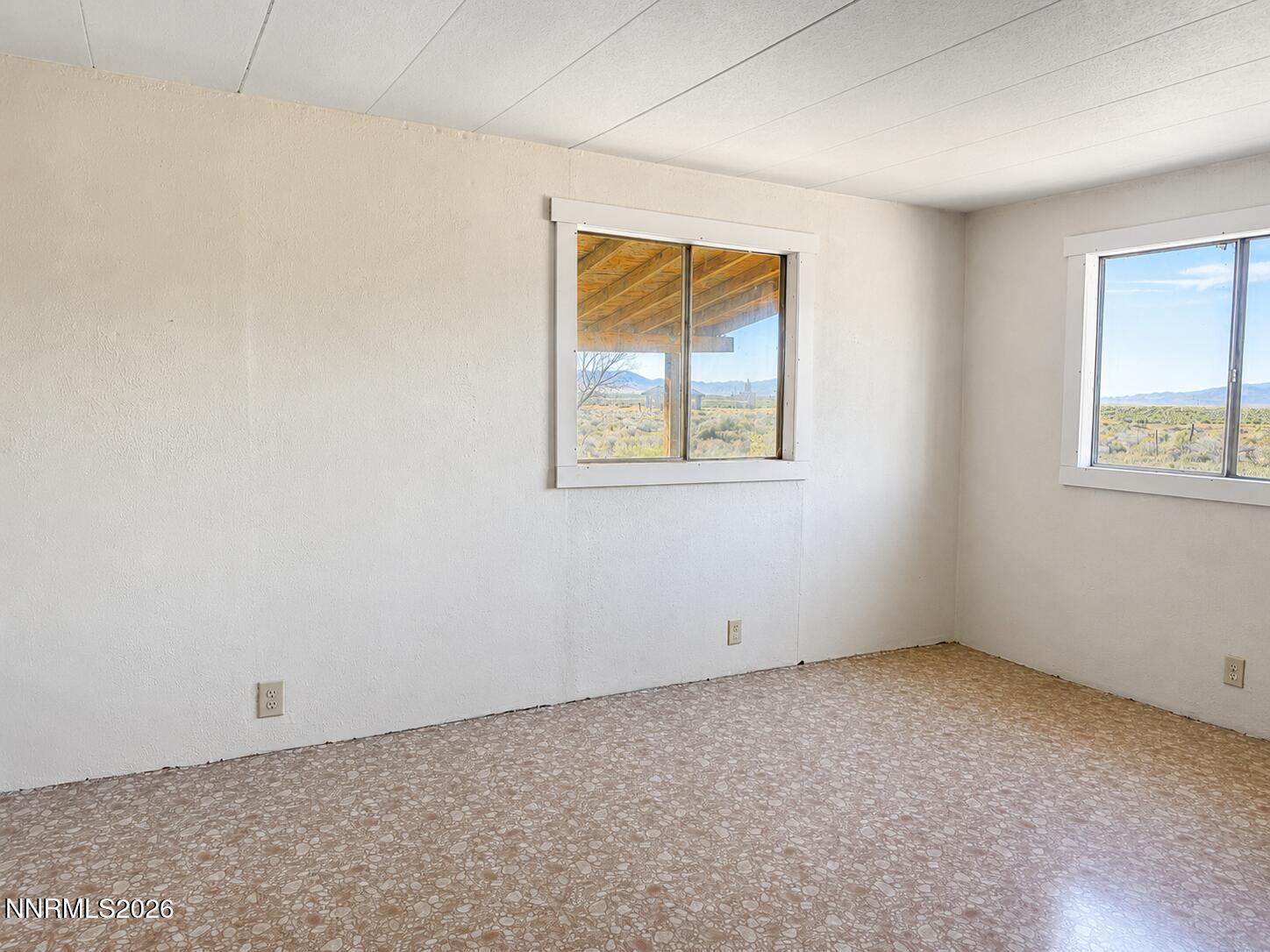 3250 Youngberg Road Winnemucca, NV 89445 - Photo 23 of 49 an empty room with windows