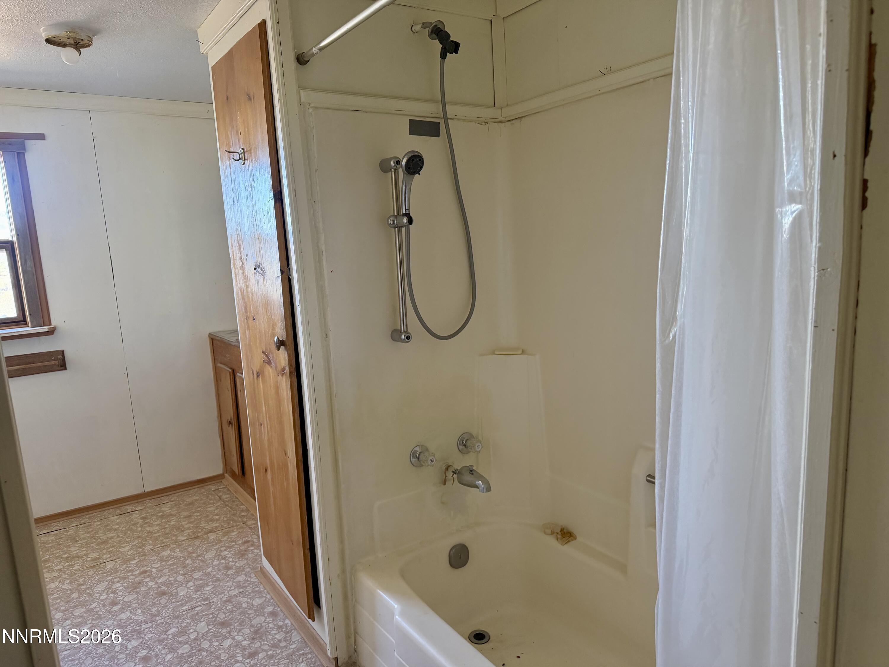 3250 Youngberg Road Winnemucca, NV 89445 - Photo 7 of 49 a bathroom with a glass shower door