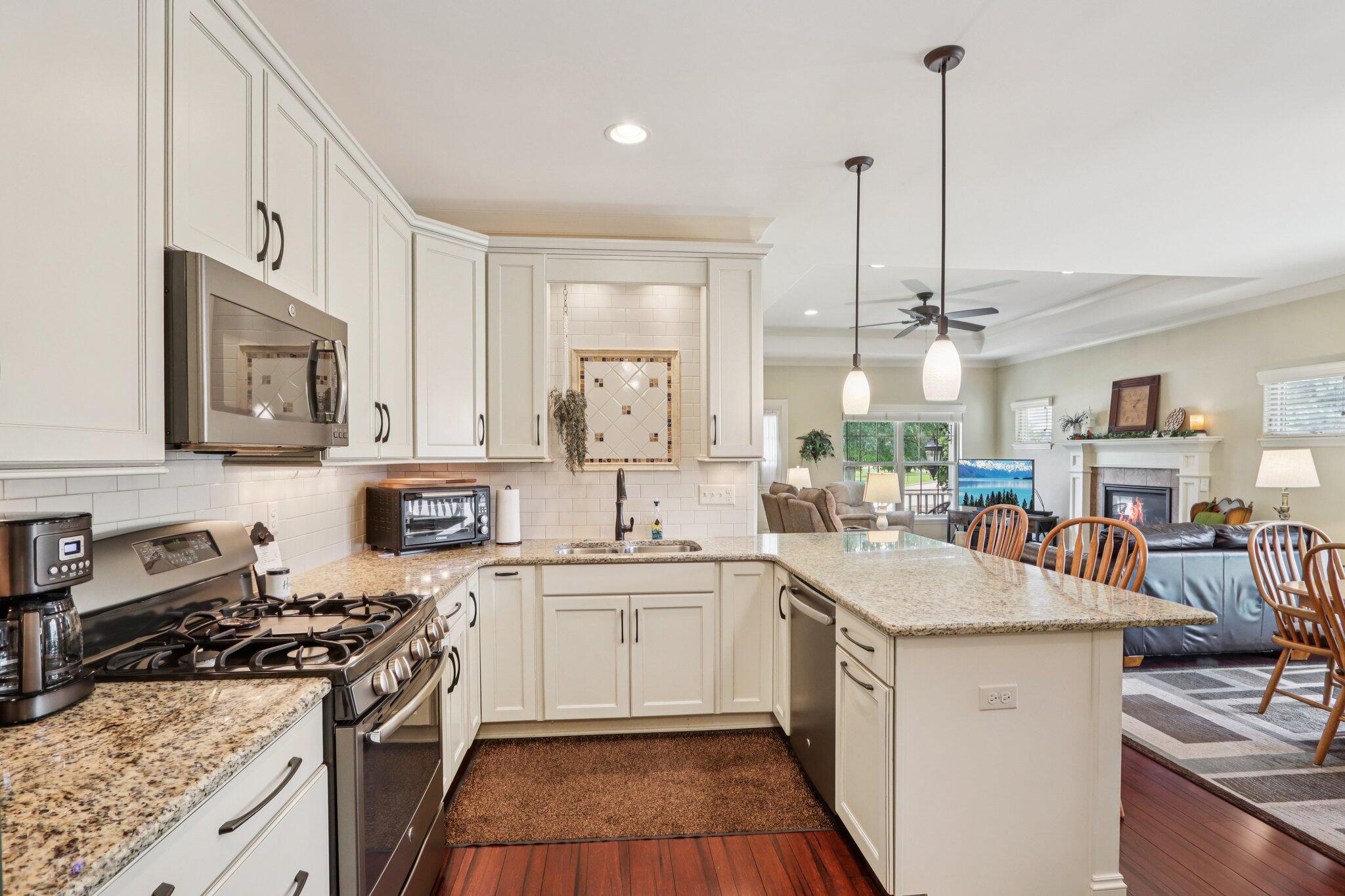 656 Baker Street Walworth, WI 53184 - Photo 10 of 45 Stainless appliances