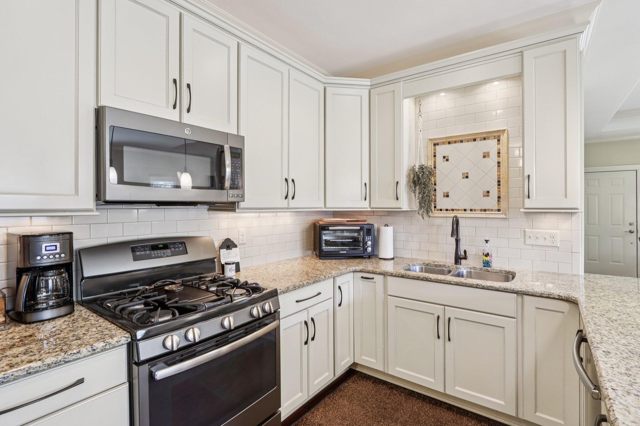 656 Baker Street Walworth, WI 53184 - Photo 12 of 45 Beautiful cabinetry