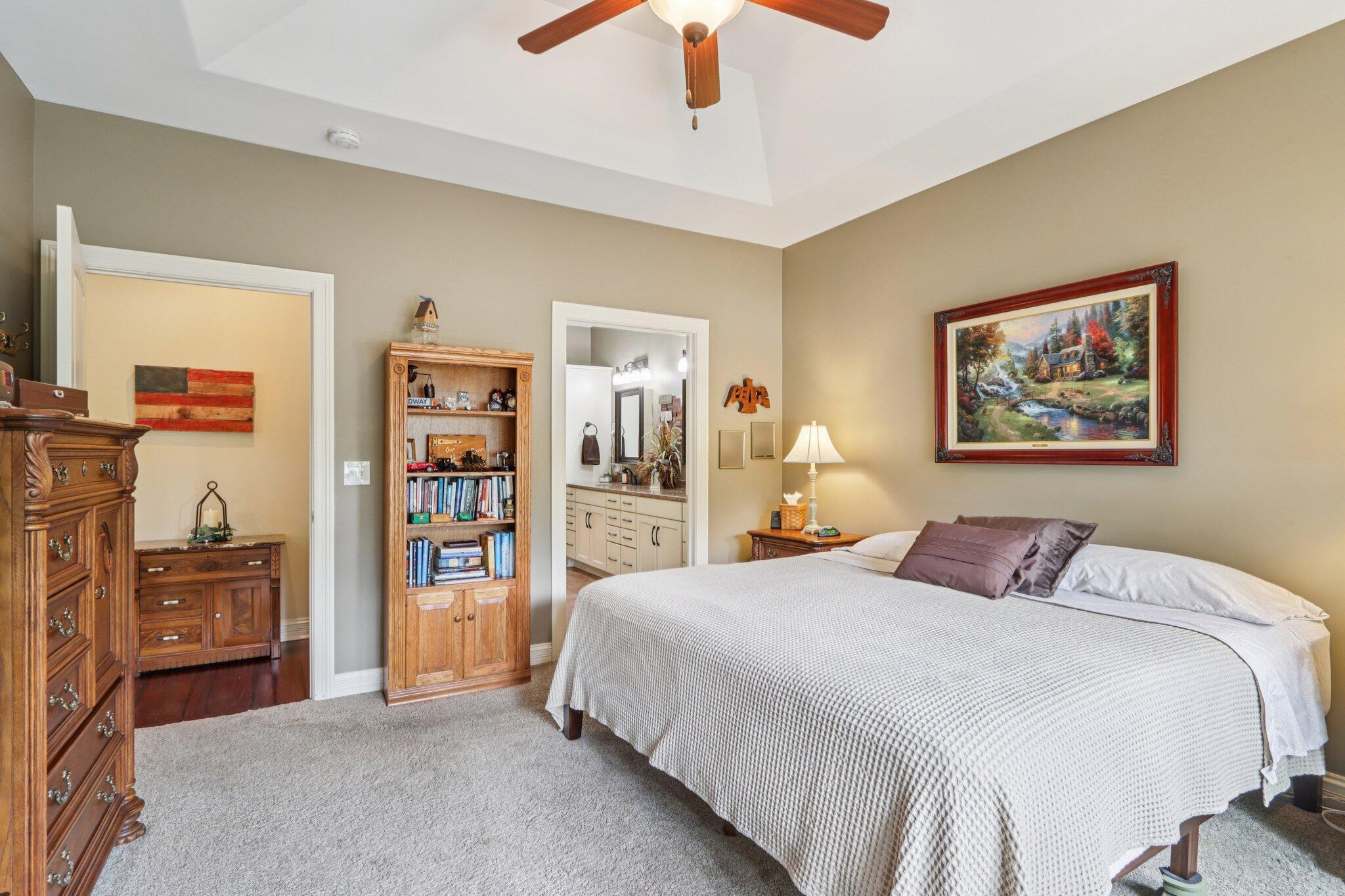 656 Baker Street Walworth, WI 53184 - Photo 20 of 45 Primary en suite