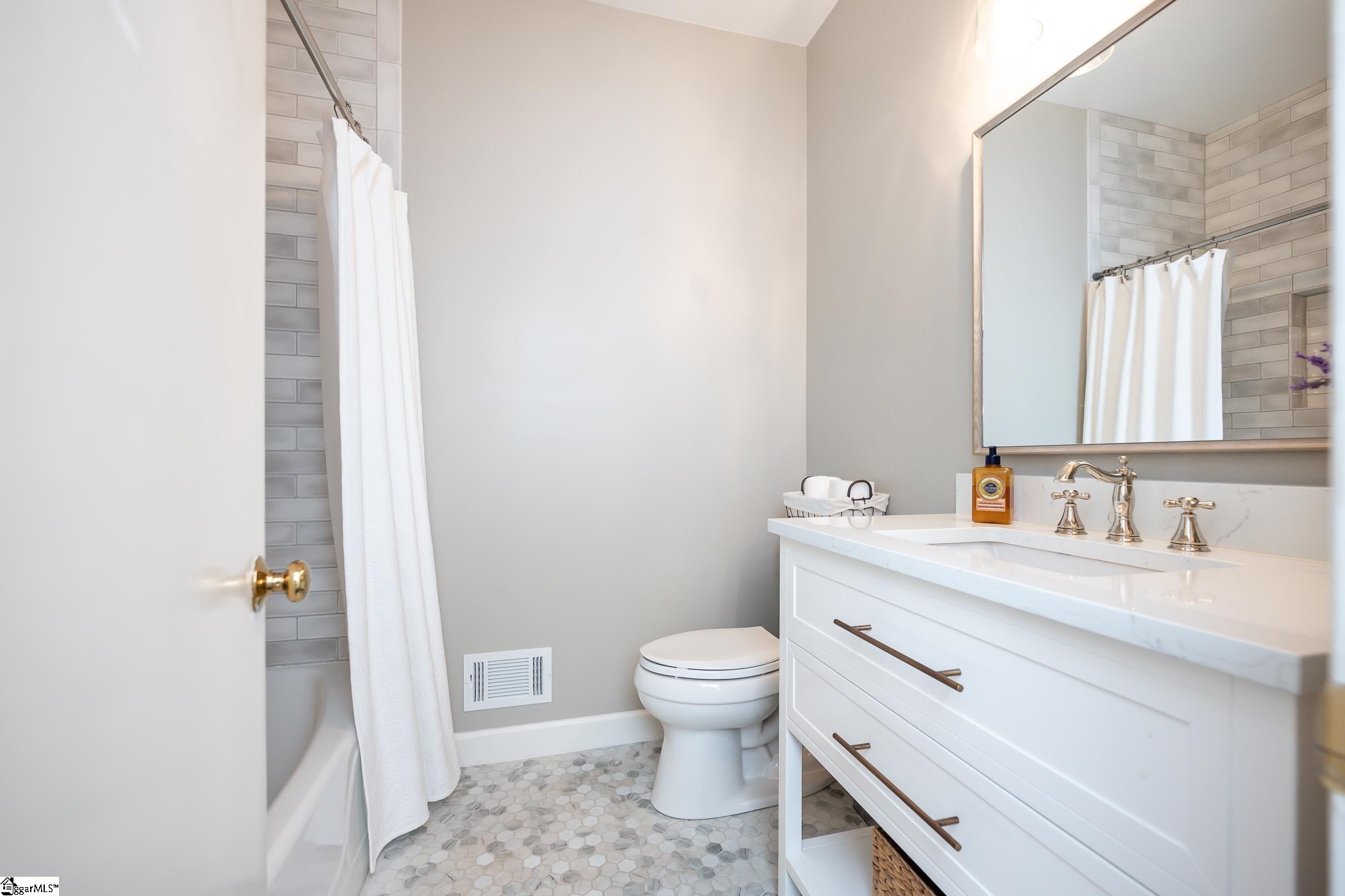 4 Barksdale Road Greenville, SC 29607 - Photo 25 of 36