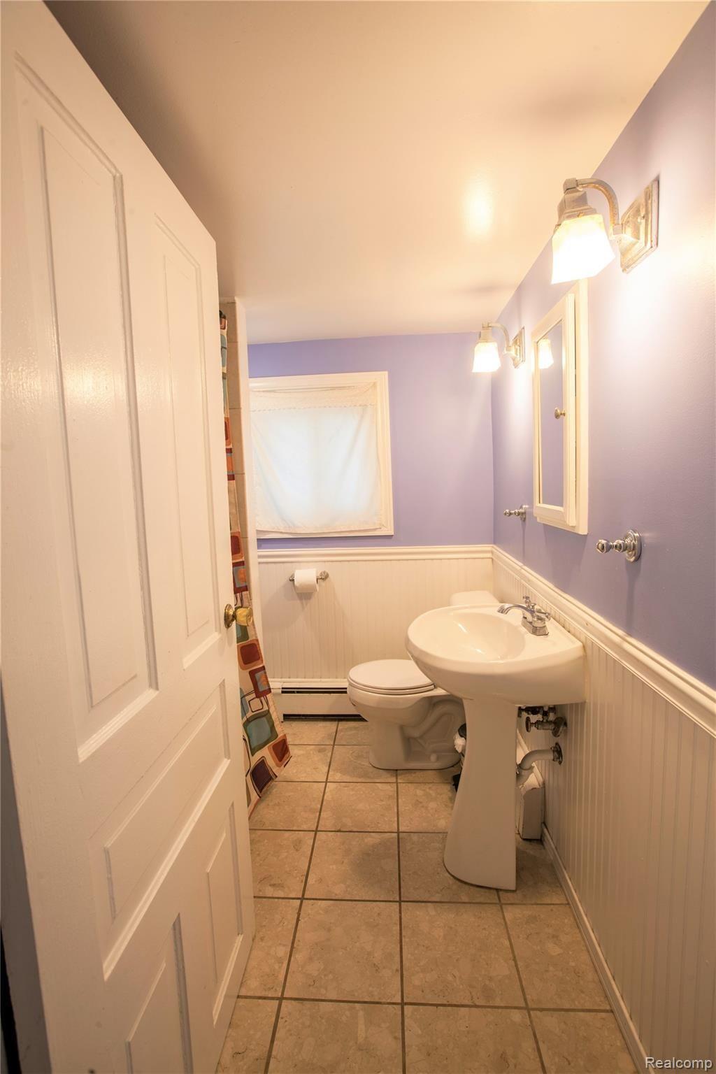 6372 Denton Road Belleville, MI 48111 - Photo 22 of 27 21 Bathroom.jpg