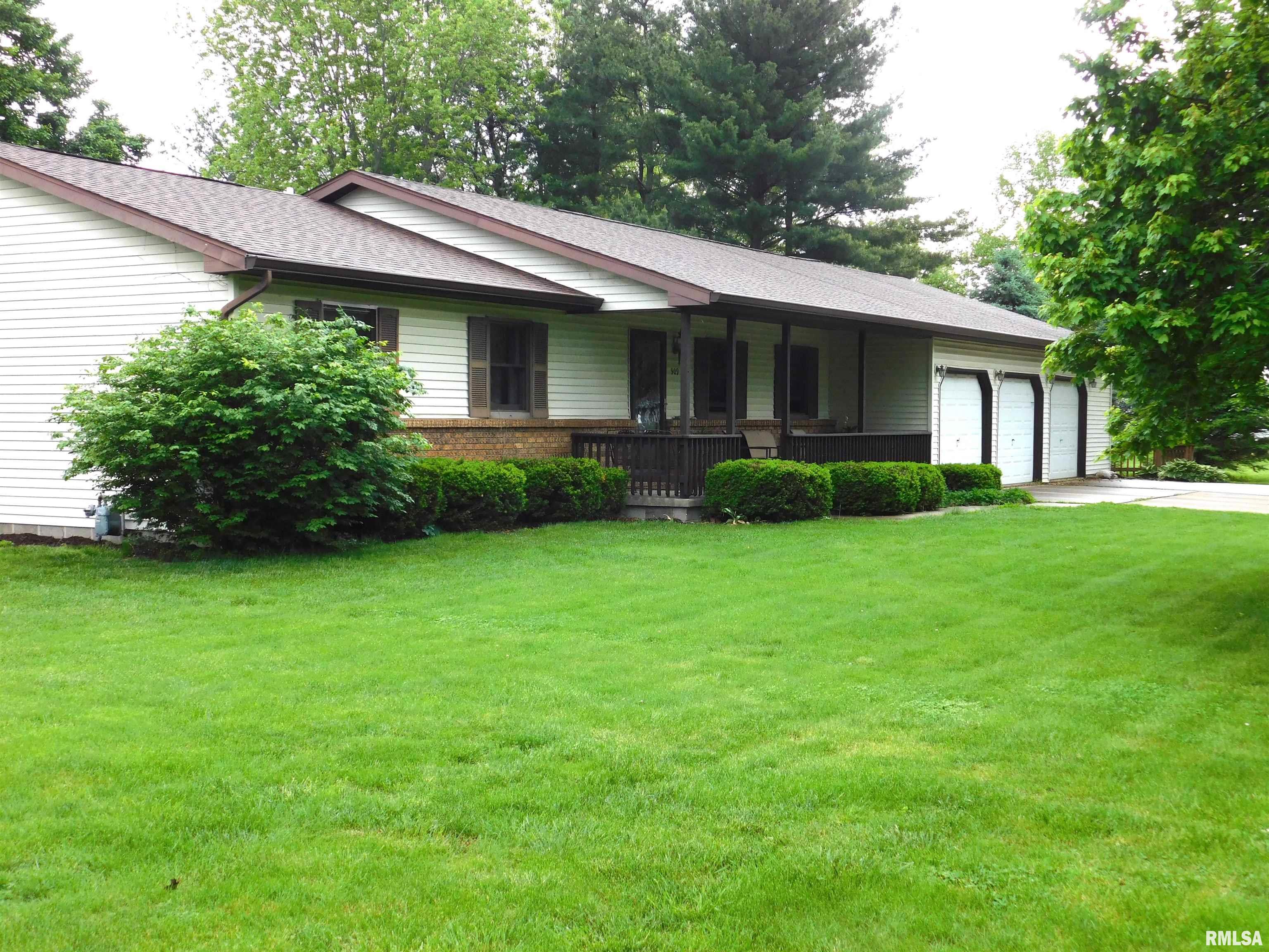 909 Gabriel Road Springfield, IL 62712 - Photo 1 of 29