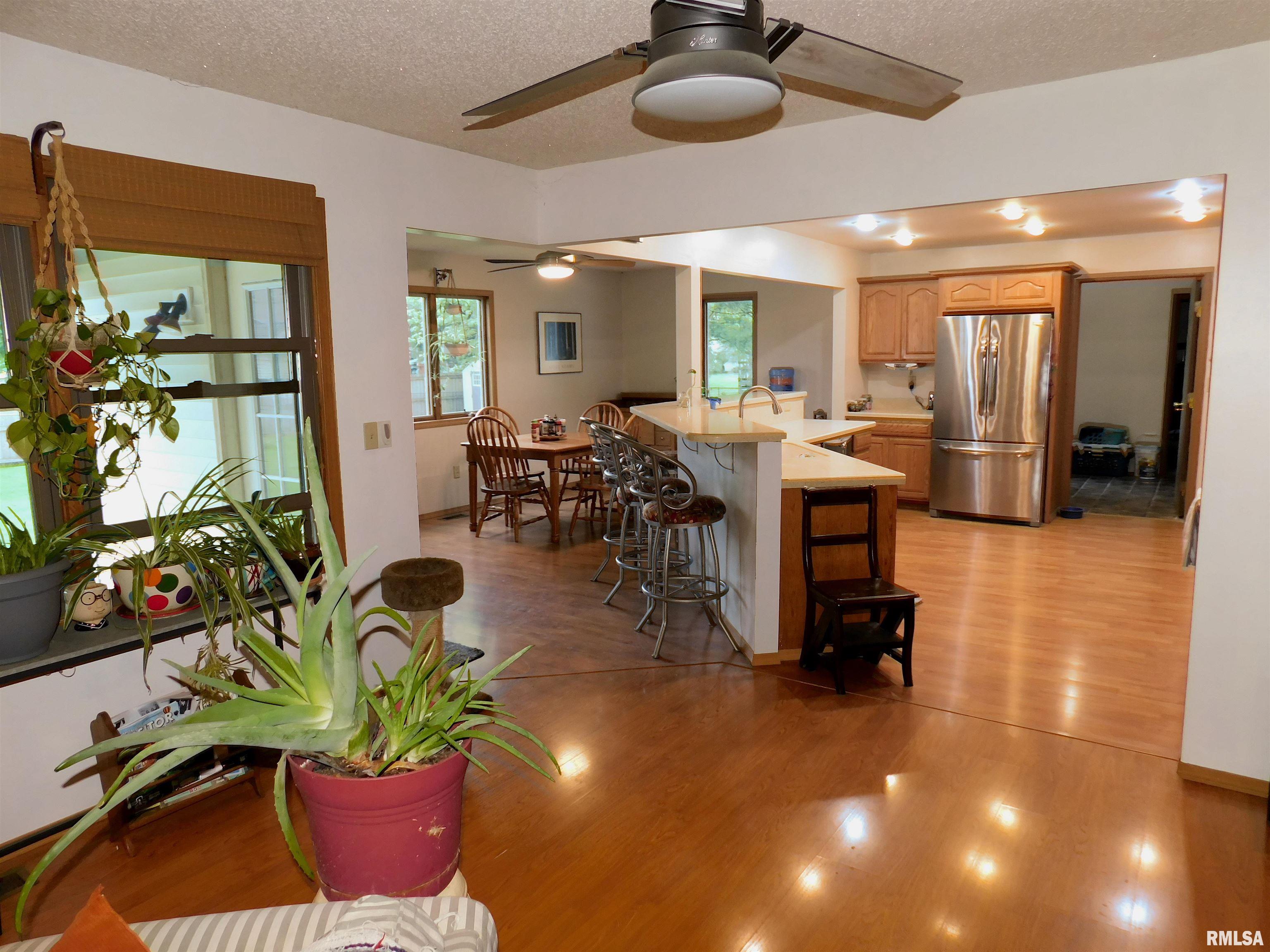 909 Gabriel Road Springfield, IL 62712 - Photo 3 of 29