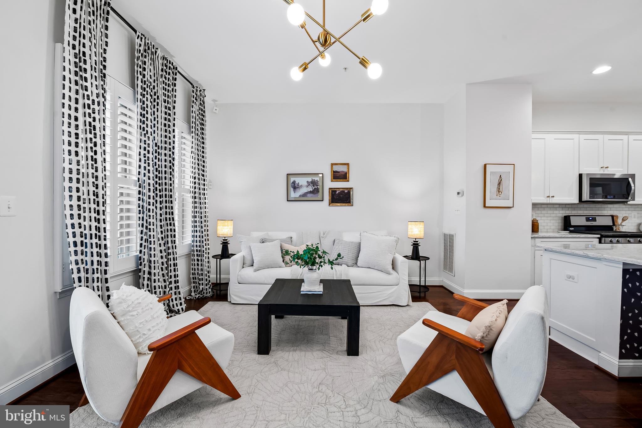 1602 Rampart Mews Baltimore, MD 21230 - Photo 12 of 49 living room