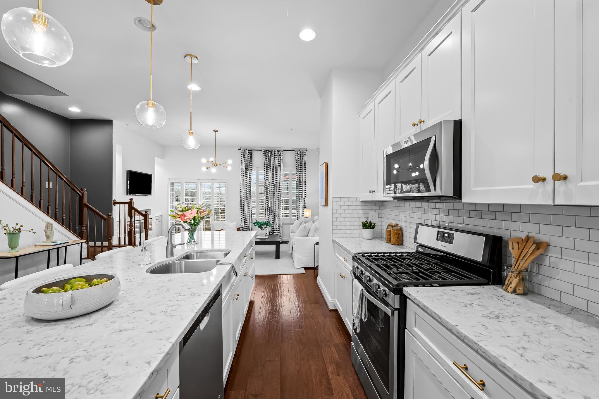 1602 Rampart Mews Baltimore, MD 21230 - Photo 15 of 49 kitchen