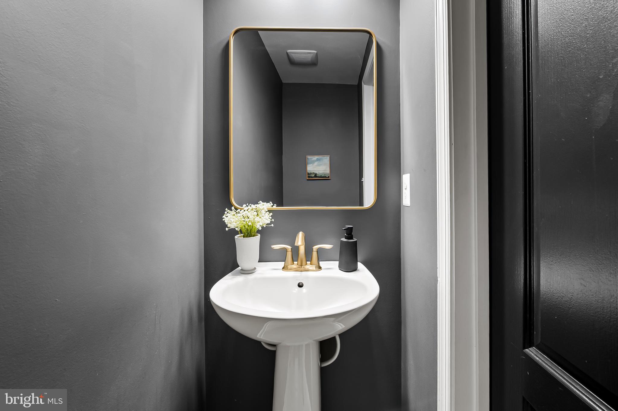 1602 Rampart Mews Baltimore, MD 21230 - Photo 8 of 49 first floor half bath