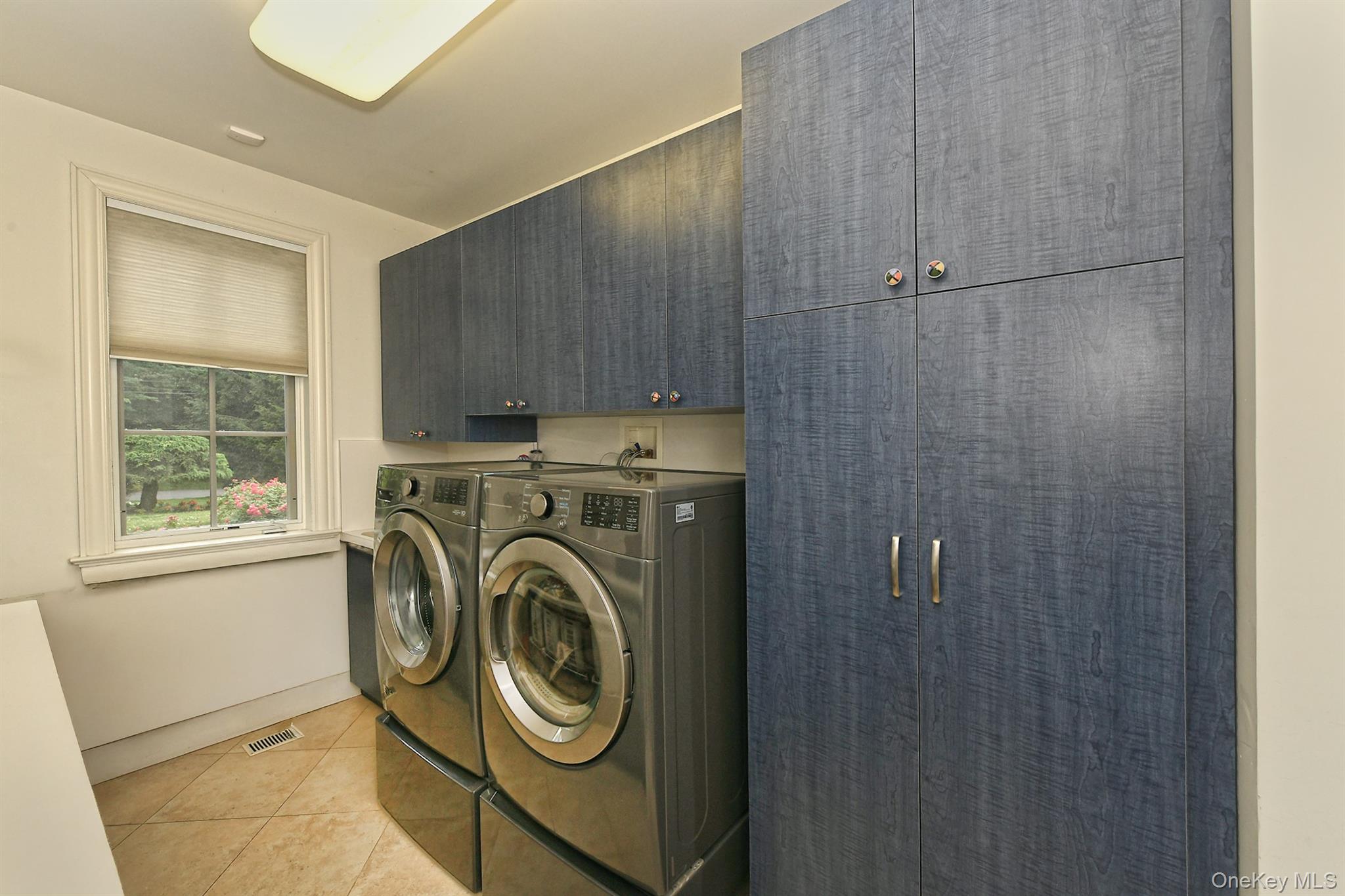 14 Norgate Road Glen Head, NY 11545 - Photo 34 of 44 a utility room with dryer and washer