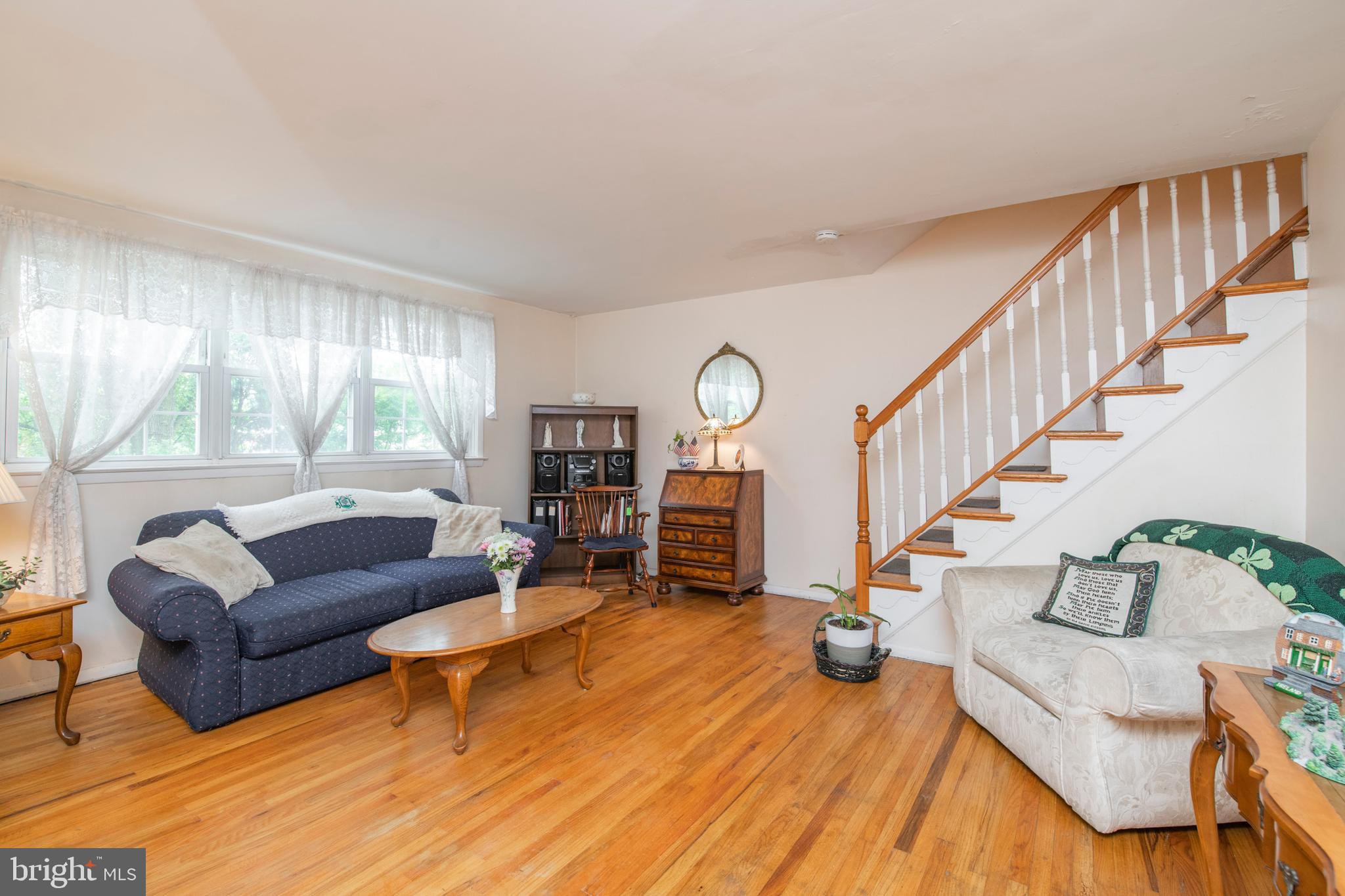612 Renz Street Philadelphia, PA 19128 - Photo 12 of 36 Large Living Room