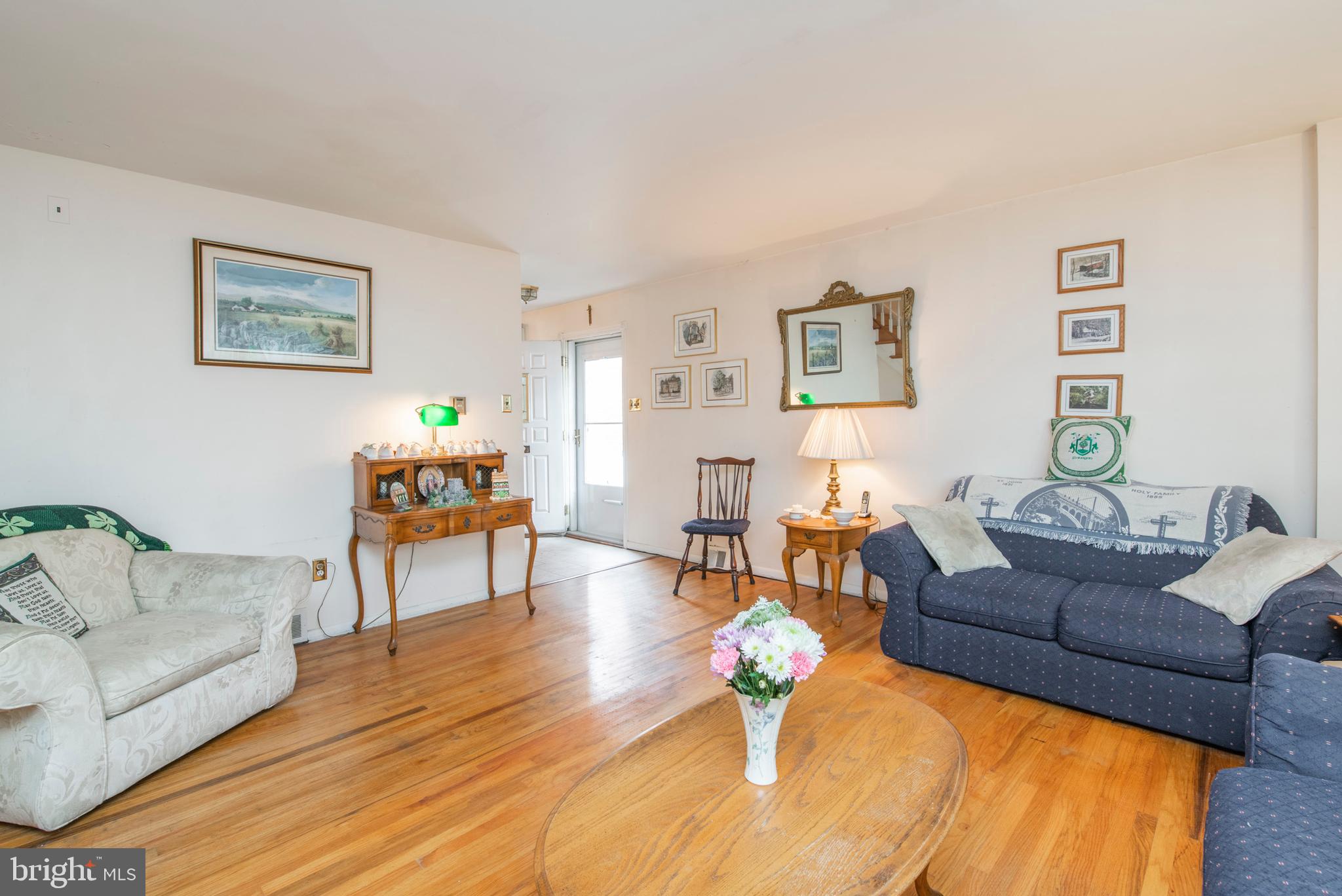 612 Renz Street Philadelphia, PA 19128 - Photo 14 of 36 Large Living Room