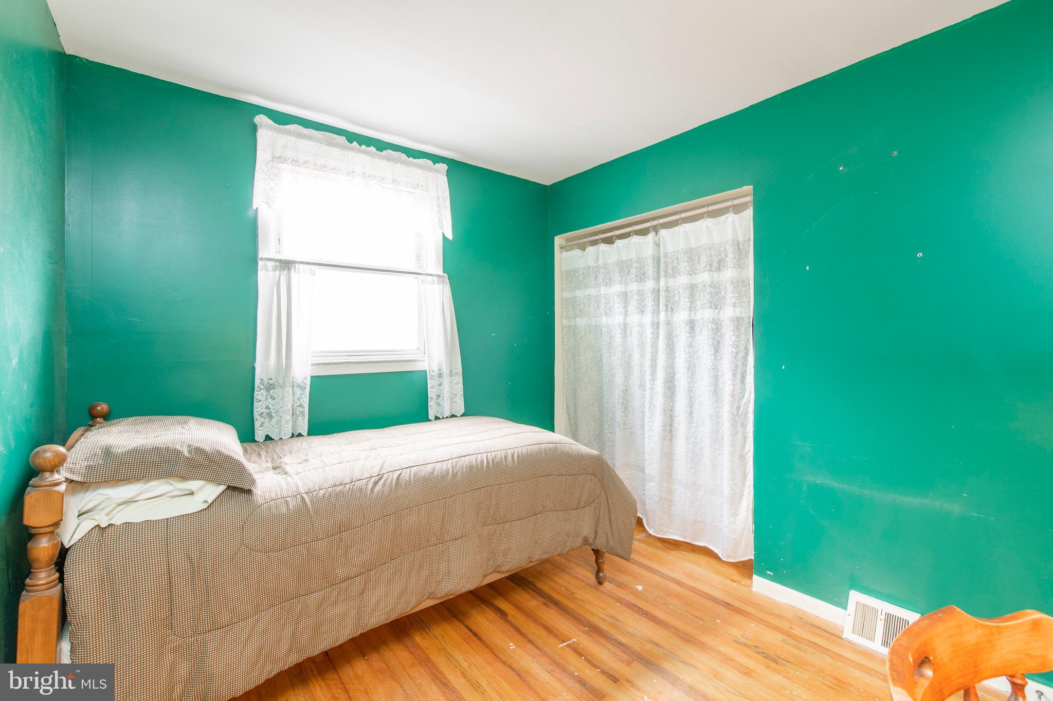 612 Renz Street Philadelphia, PA 19128 - Photo 31 of 36 2nd bedroom