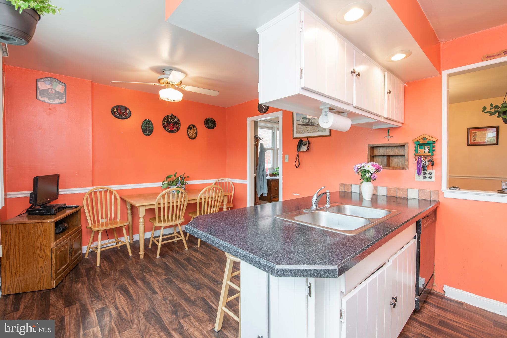 612 Renz Street Philadelphia, PA 19128 - Photo 5 of 36 Eat in kitchen