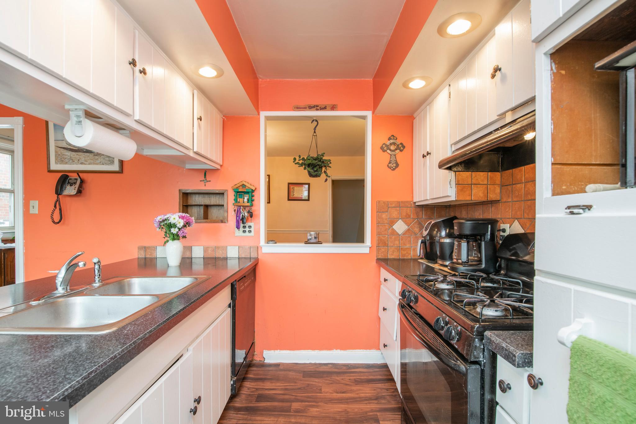 612 Renz Street Philadelphia, PA 19128 - Photo 7 of 36 Eat in kitchen