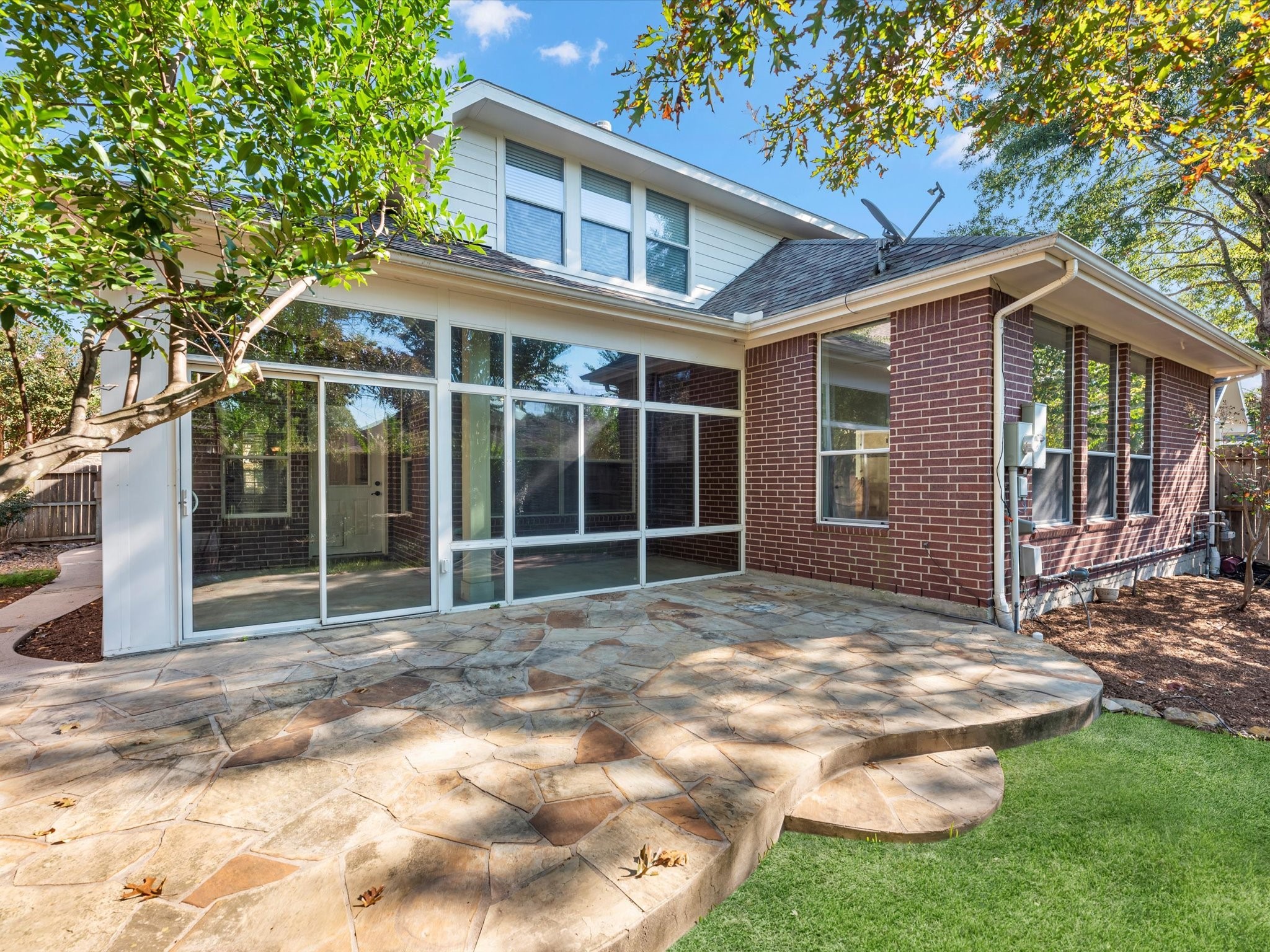 31 Tarrytown Way Conroe, TX 77384 - Photo 33 of 41 a view of front a house with a yard