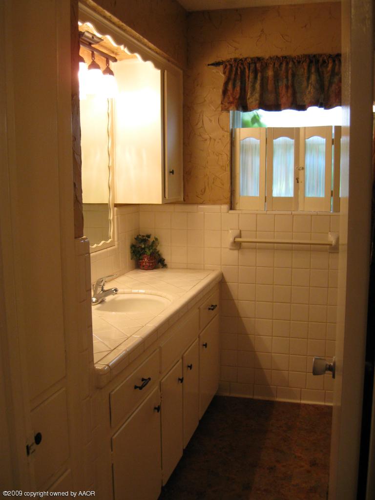 3401 Royal Road Amarillo, TX 79109 - Photo 14 of 22 Main Bath