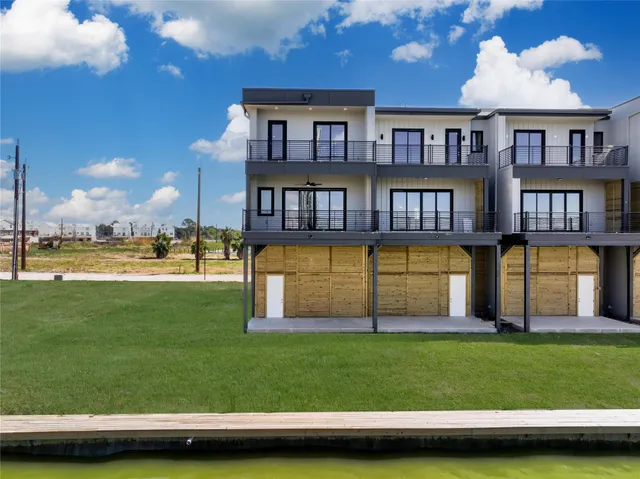 a view of an house with backyard and porch