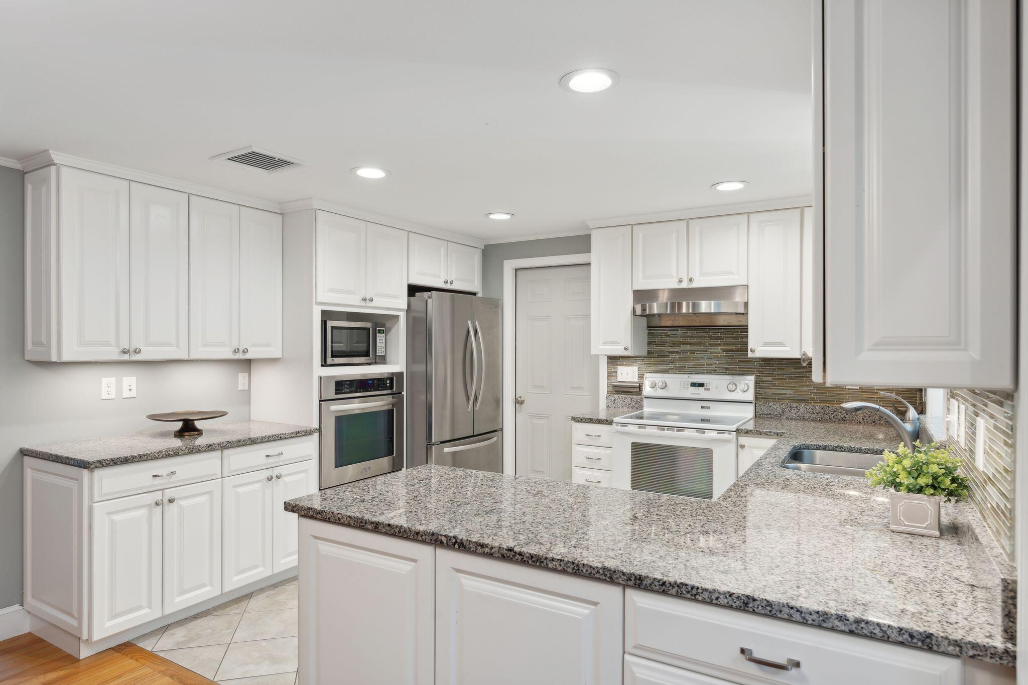 75 Applegate Lane, Unit 75 Falmouth, ME 04105 - Photo 7 of 30 23_DSC06974