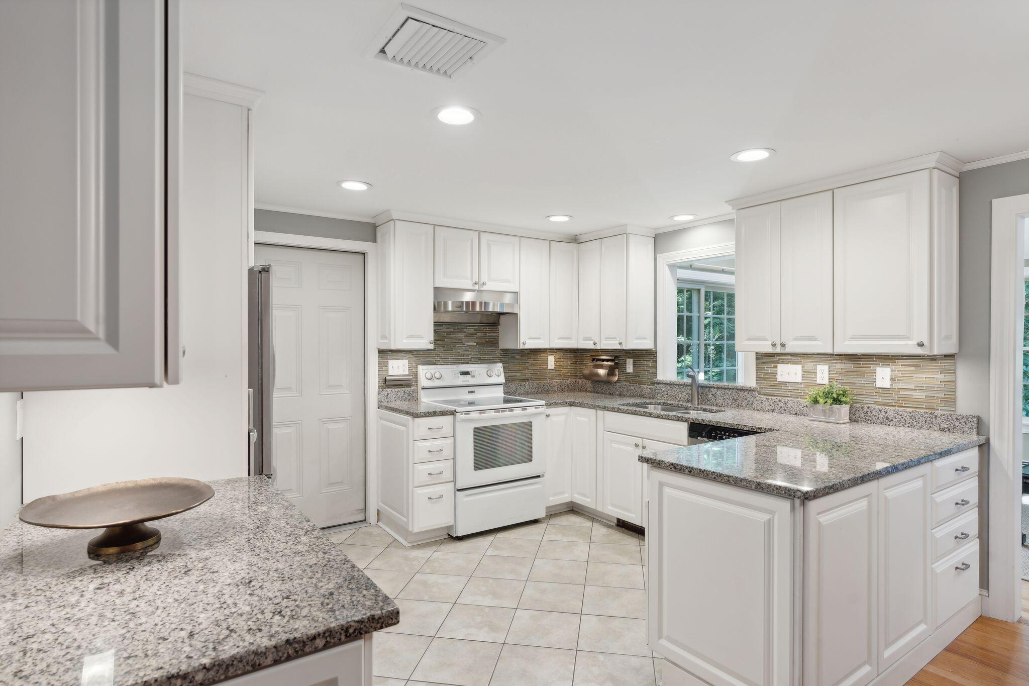 75 Applegate Lane, Unit 75 Falmouth, ME 04105 - Photo 8 of 30 21_DSC06964