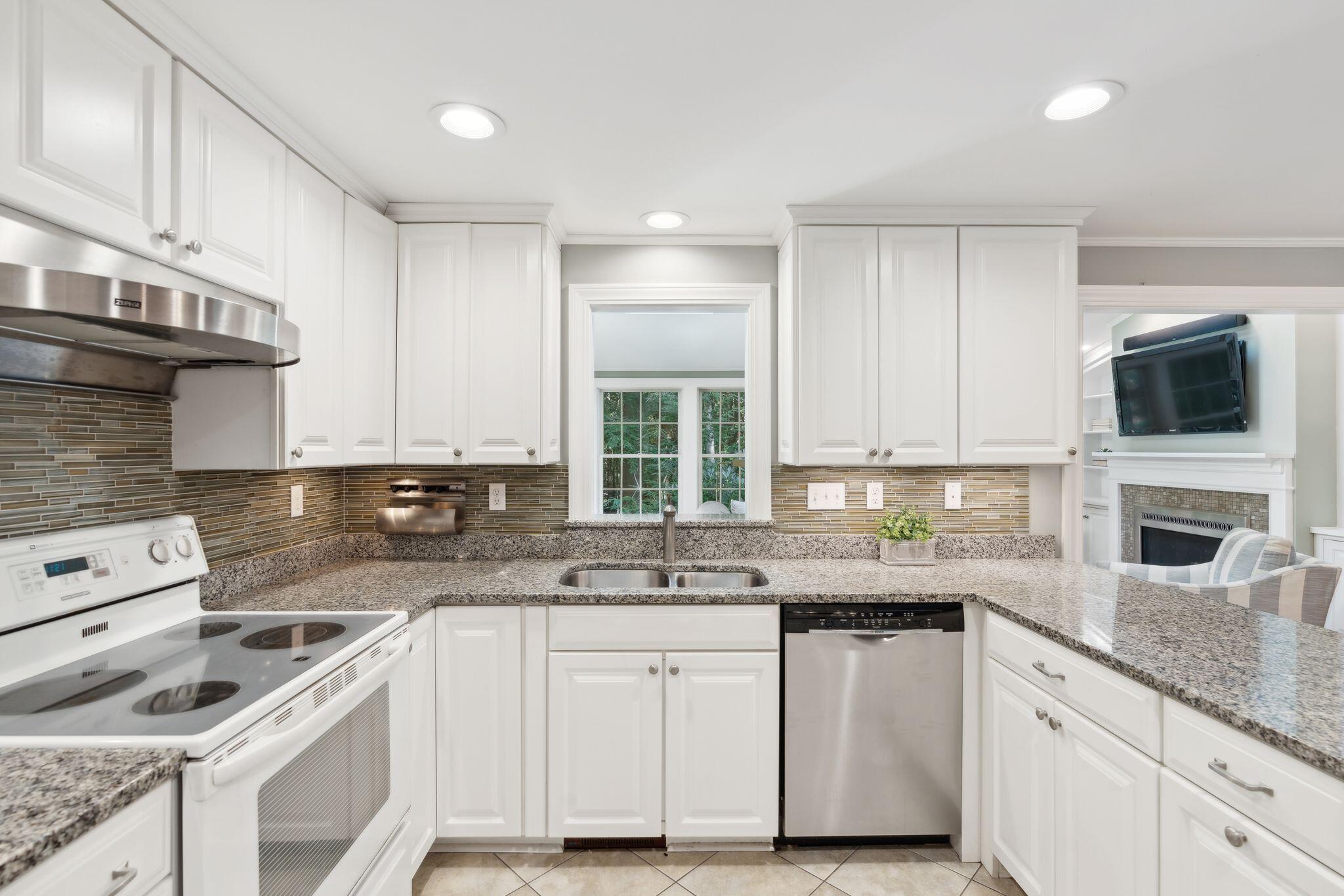 75 Applegate Lane, Unit 75 Falmouth, ME 04105 - Photo 9 of 30 25_DSC06984