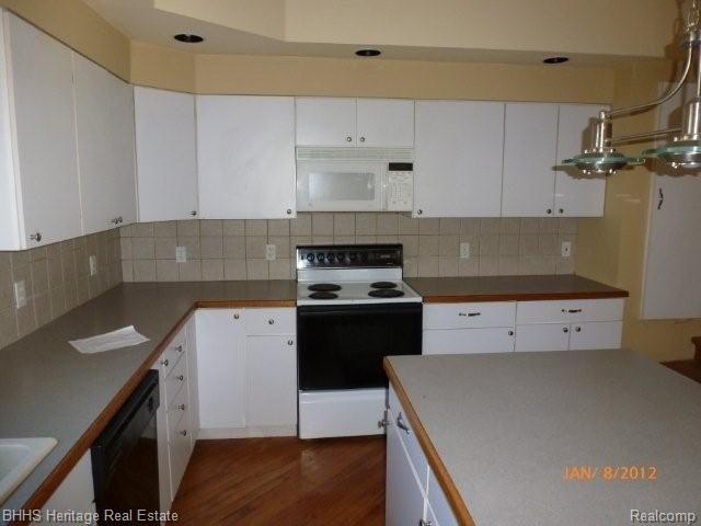 8990 Riverside Drive Brighton, MI 48116 - Photo 11 of 25 Kitchen