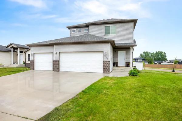 $535,000 | 3590 49th Street South, Fargo, ND 58104